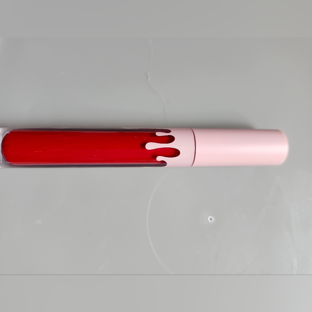 Kylie NEW Red Lip Gloss - Picture 4 of 4
